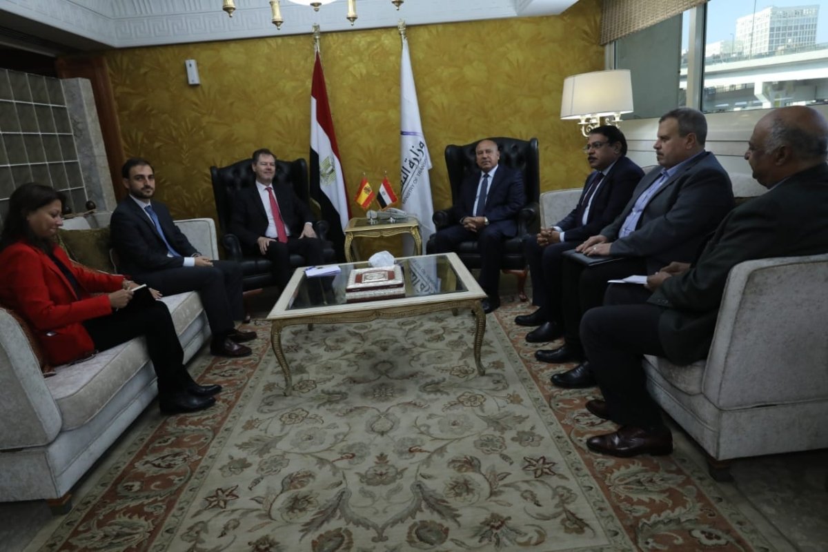 وزير النقل يبحث مع السفير الاسباني بالقاهرة تدعيم التعاون المشترك بين الجانبين