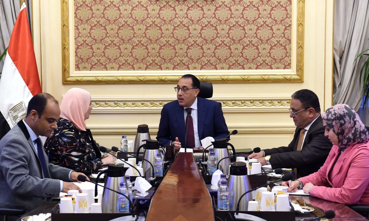 رئيس الوزراء يتابع مع وزيرة التضامن الاجتماعي جهود التوسع في برامج الحماية الاجتماعية 