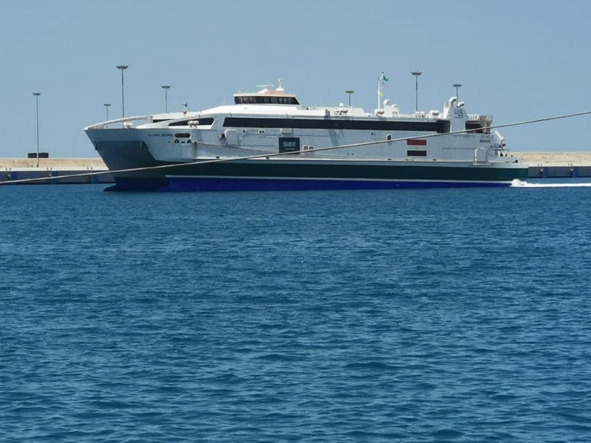 النقل : تسيير رحلة بحرية ثانية للعبارة القاهرة لنقل المصريين المتواجدين بميناء ضبا السعودي 