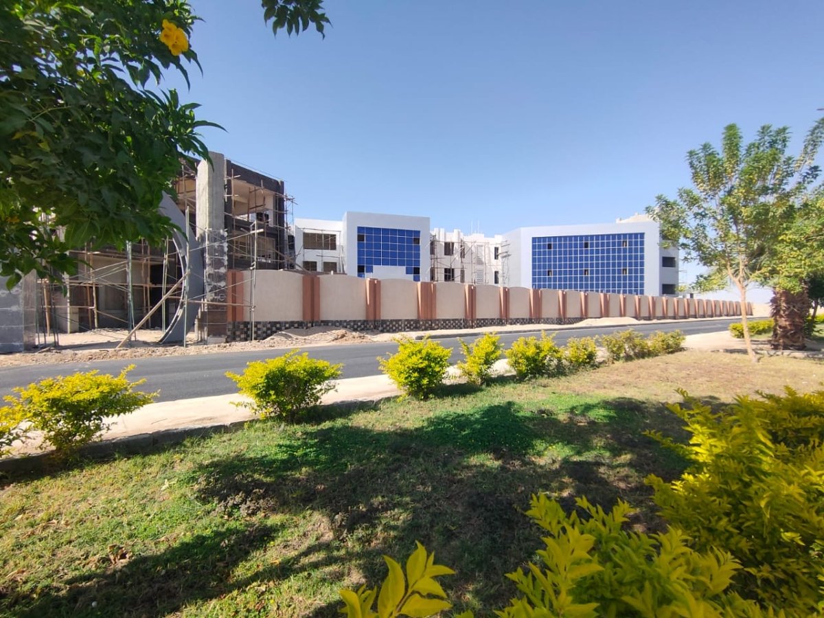 وزير الإسكان: تنفيذ 1236 وحدة سكنية بالمبادرة الرئاسية "سكن كل المصريين" ومستشفى 175 سريرا بمدينة قنا الجديدة