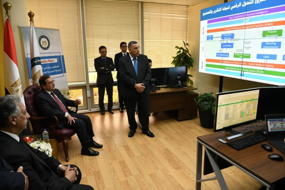 "الملا" يدشن غرفة التحكم والمتابعة الآلية لمنظومة تكرير وتصنيع البترول