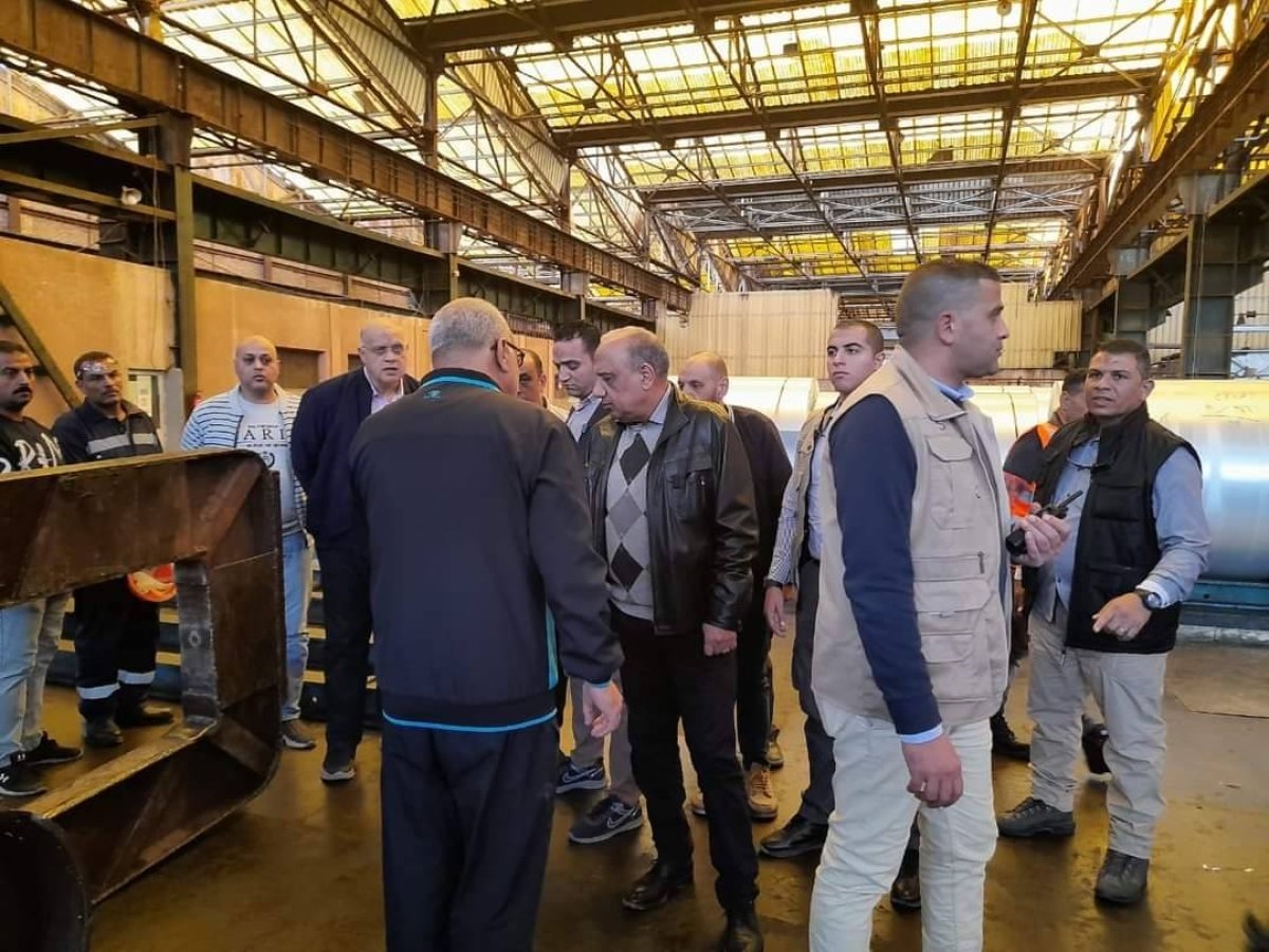 وزير قطاع الأعمال العام يتفقد شركة النحاس المصرية بالإسكندرية