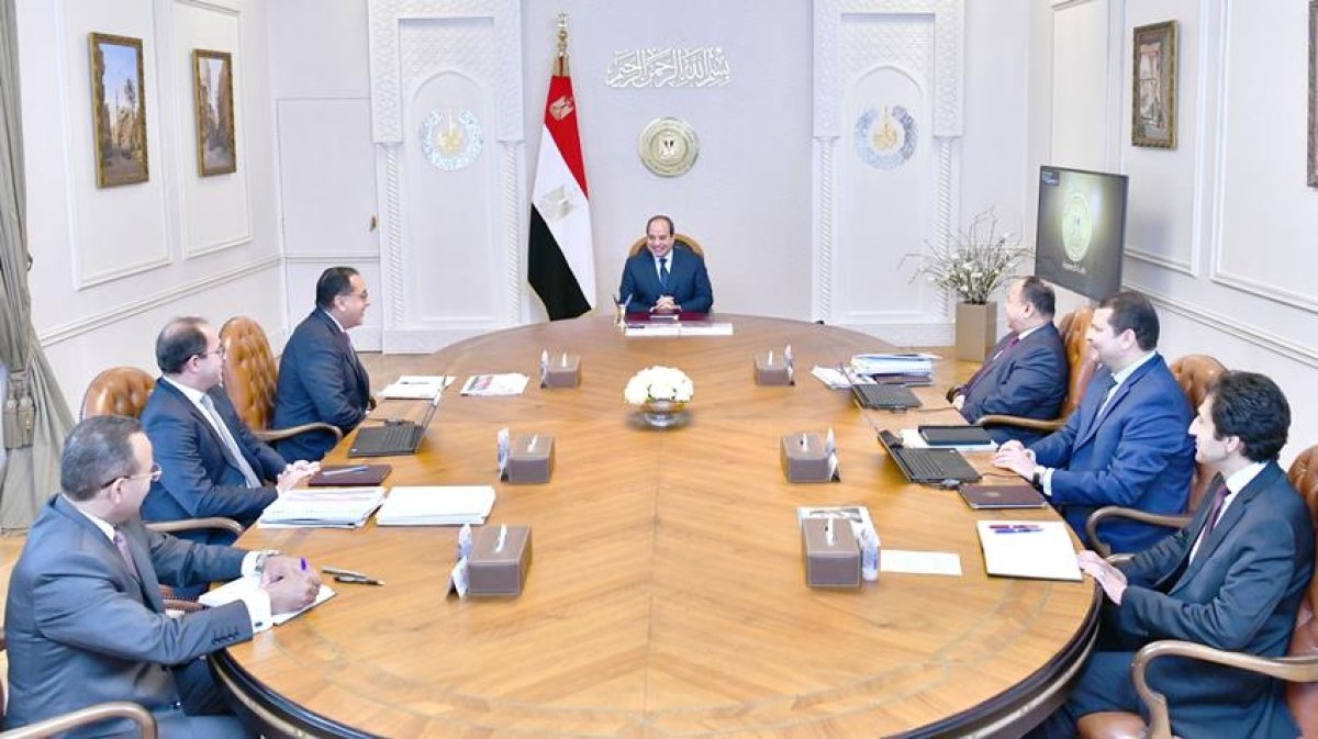 الرئيس السيسي يتابع مؤشرات الأداء المالي ونشاط قطاعي الجمارك والضرائب لوزارة المالية