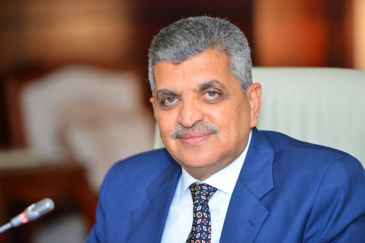 الفريق أسامة ربيع: حركة الملاحة بالقناة منتظمة وتعاملنا باحترافية مع عطل ماكينات السفينة GLORY