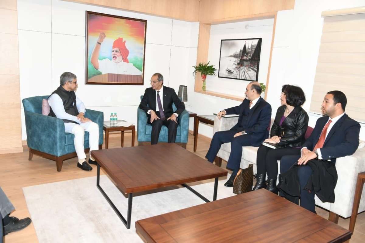 عمرو طلعت يبحث مع الوزير الفيدرالى للاتصالات والإلكترونيات الهندي سبل التعاون بين البلدين