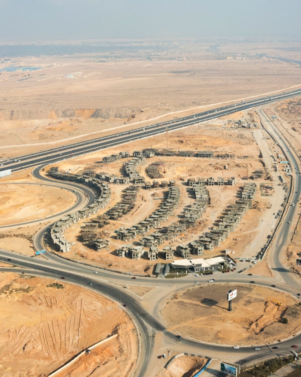 خلال عام فقط... «Ilcazar» تحقق طفرة قياسية في إنشاءات مشروع «CREEK TOWN» وتصل بنسبة التنفيذ لـ35%