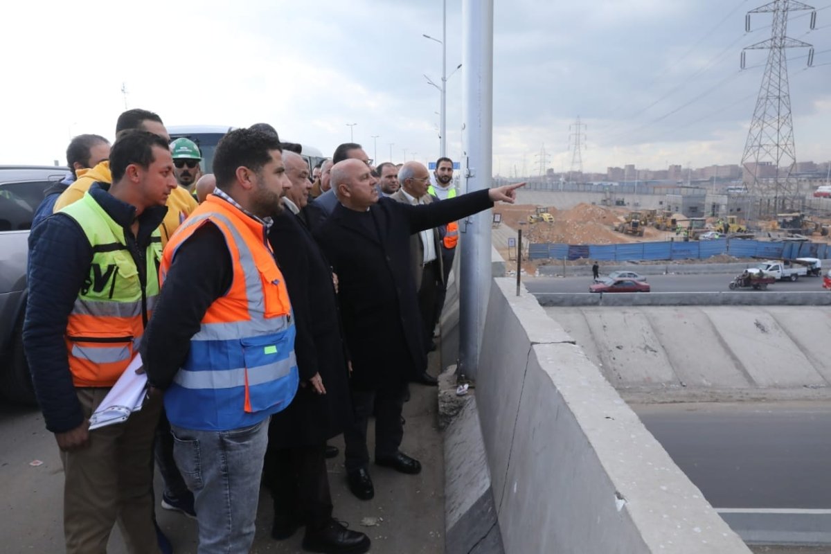 وزير النقل يتفقد مواقع العمل بالمرحلة الثانية من مشروع تطوير الطريق الدائري