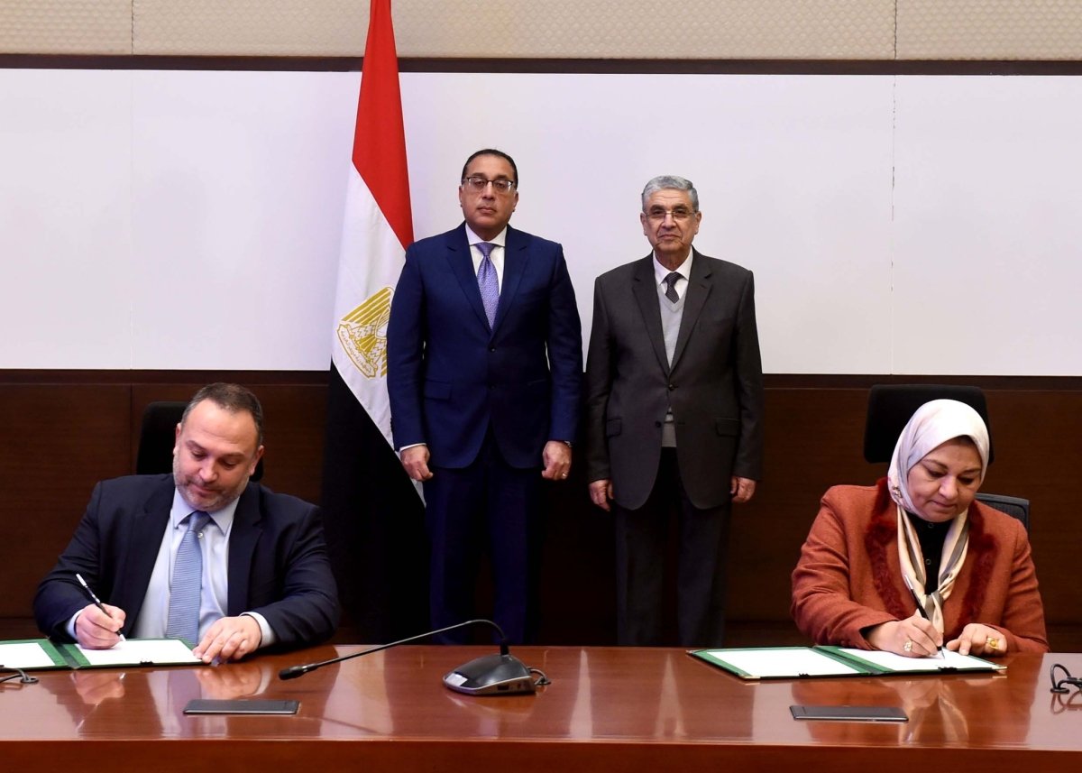 رئيس الوزراء يشهد توقيع عقدى تقديم خدمات استشارية فى قطاع الكهرباء