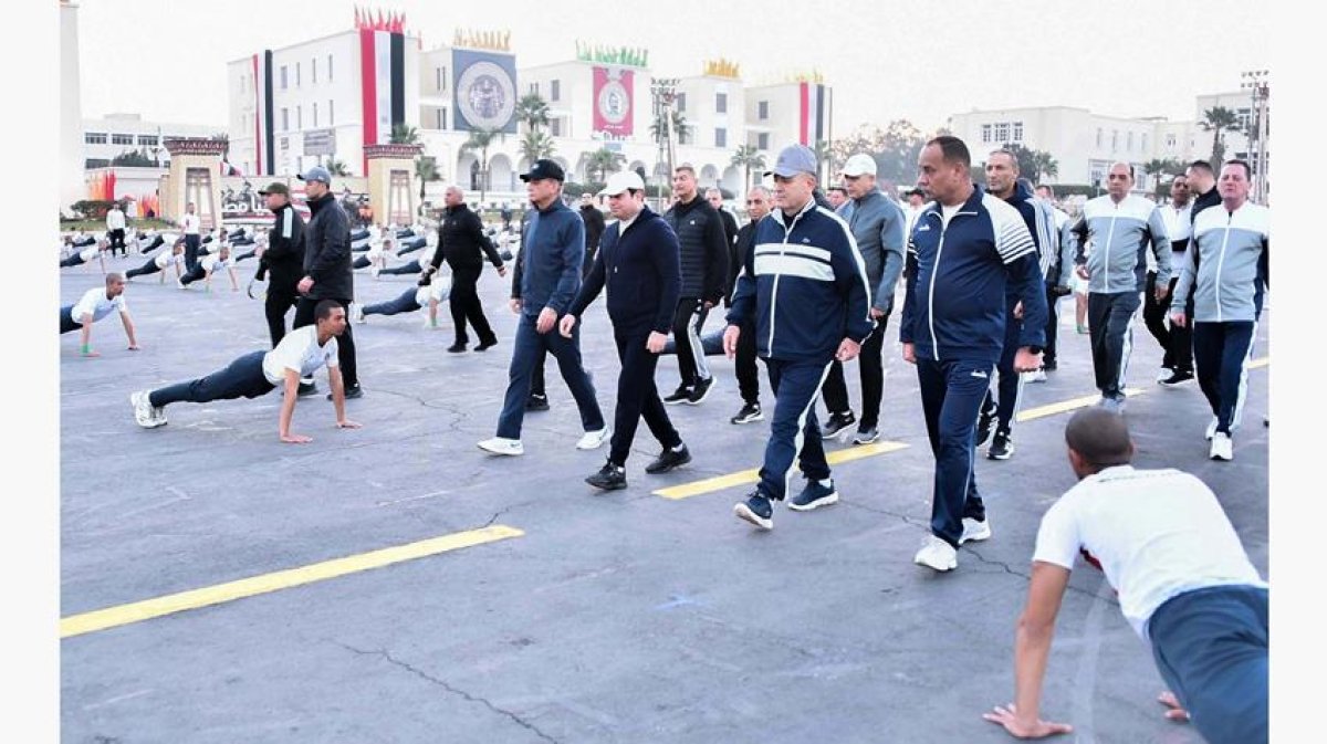 الرئيس السيسي يتفقد الكلية الحربية