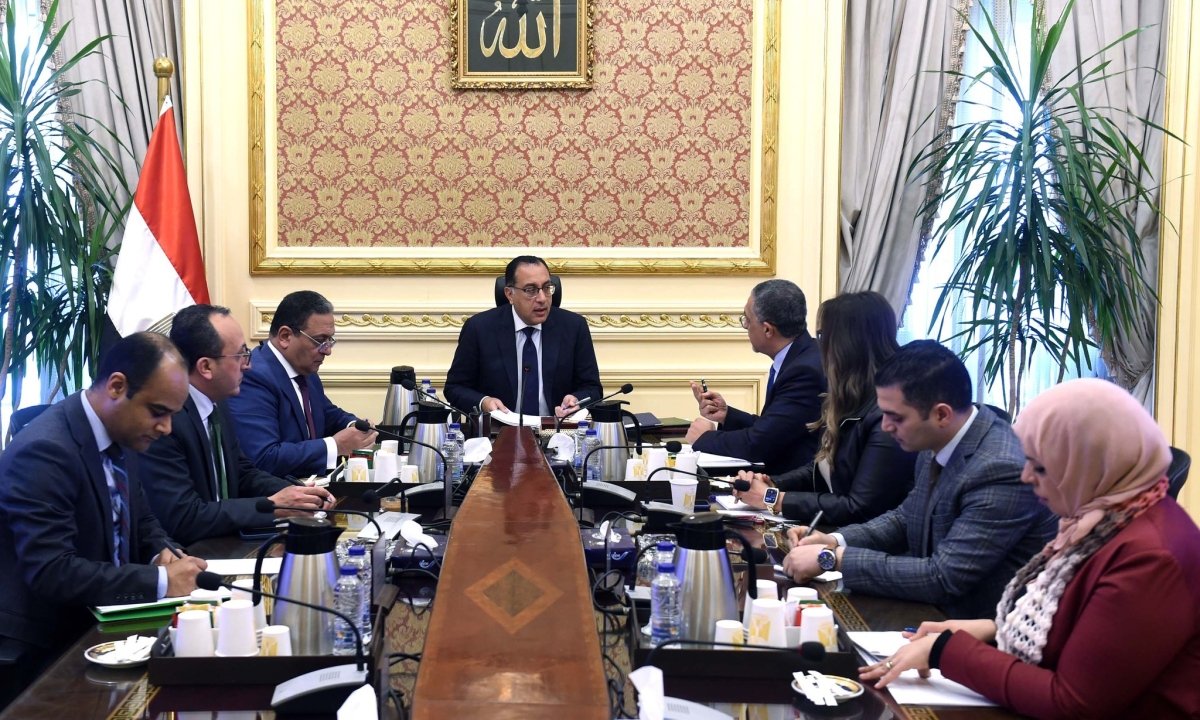رئيس الوزراء يستعرض مع رئيس هيئة الاستثمار تصورات تحسين مناخ الاستثمار في مصر