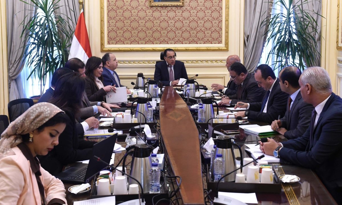 رئيس الوزراء يتابع آليات الإسراع بإنهاء الإجراءات وخروج الحاويات بالموانئ