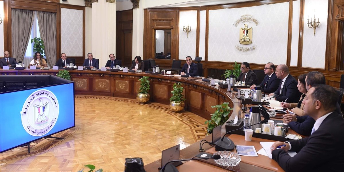 رئيس الوزراء يتابع خطة الحكومة لتعزيز الاستثمارات في سوق الأوراق المالية
