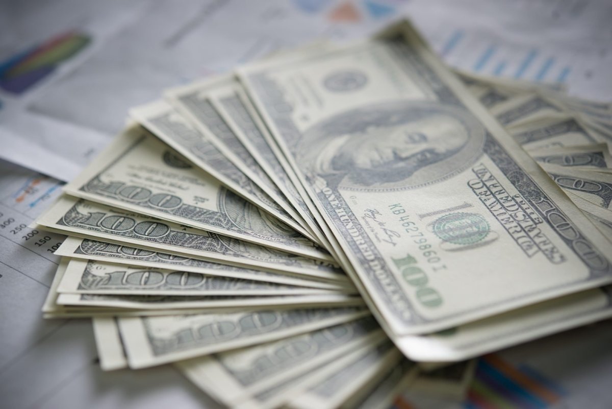 خلال تعاملات اليوم.. الدولار يكسر حاجز الـ 30 جنيهًا ببعض البنوك 