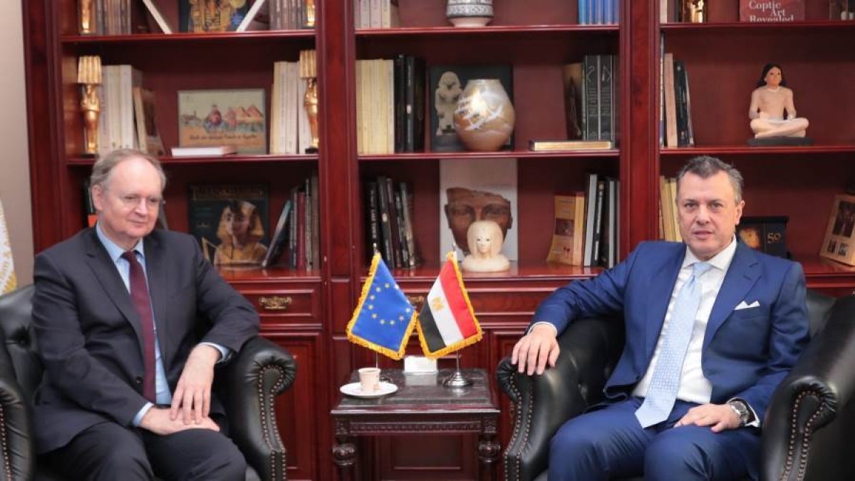 وزير السياحة والآثار يستقبل سفير الاتحاد الأوروبى في القاهرة