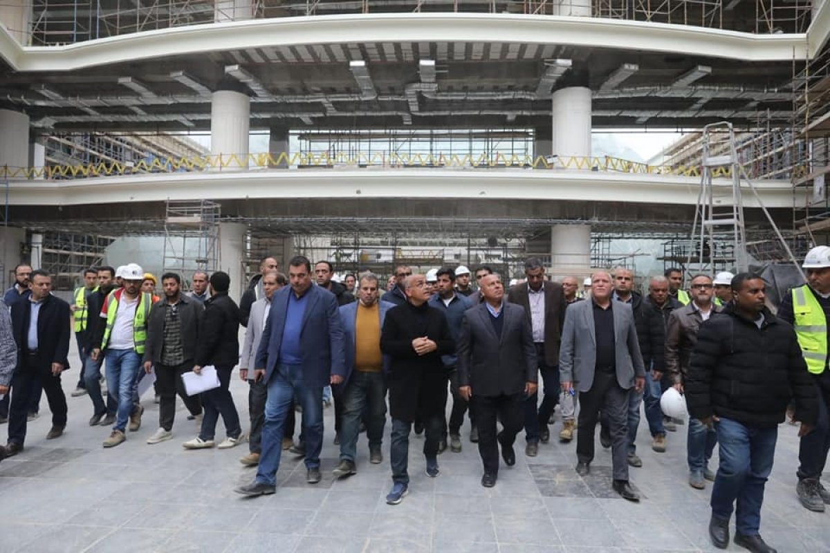 وزير النقل يتابع التقدم في معدلات تنفيذ وتشطيب محطة سكك حديد صعيد مصر