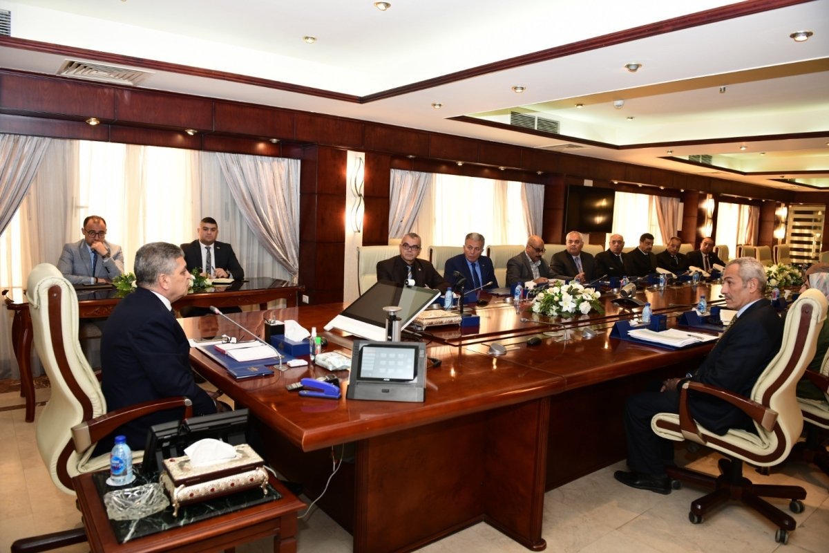 الفريق أسامة ربيع : "قناة السويس تبحث سبل جذب خطوط ملاحية جديدة