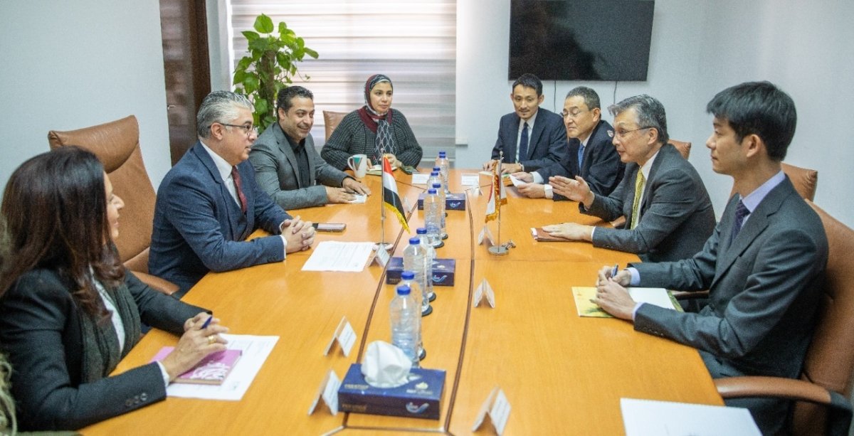 رئيس اقتصادية قناة السويس يستقبل سفير اليابان لبحث ملفات التعاون 