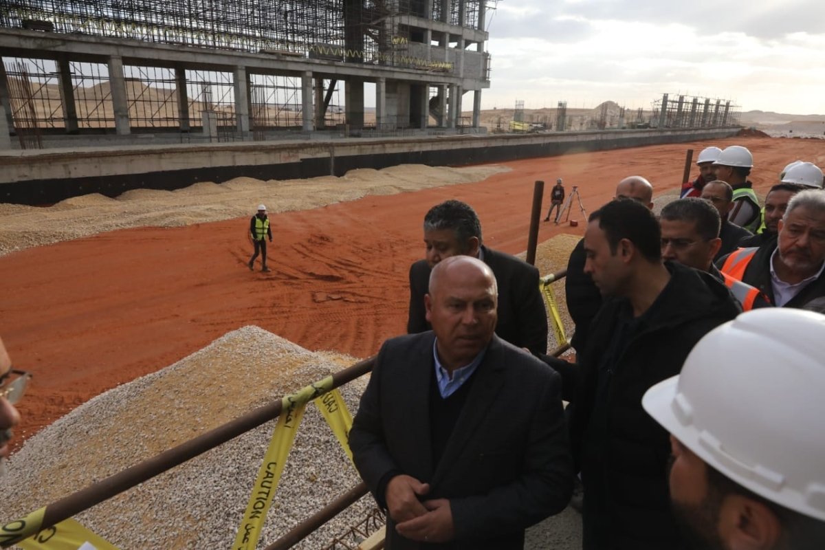 وزير النقل يتفقد التقدم في معدلات تنفيذ الخط الاول للقطار الكهربائي السريع