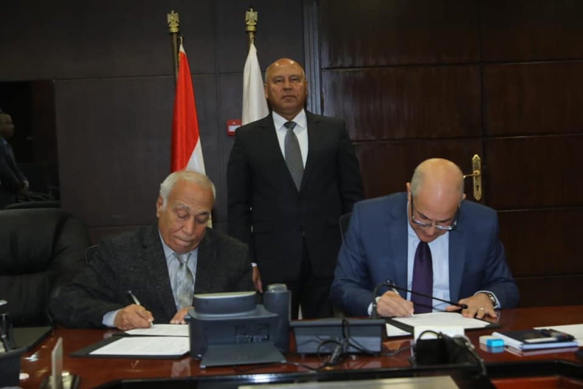 وزير النقل يشهد توقيع مذكرة تفاهم بشأن إنشاء و إدارة و تشغيل المنطقة اللوجستية المتكاملة بالسلوم