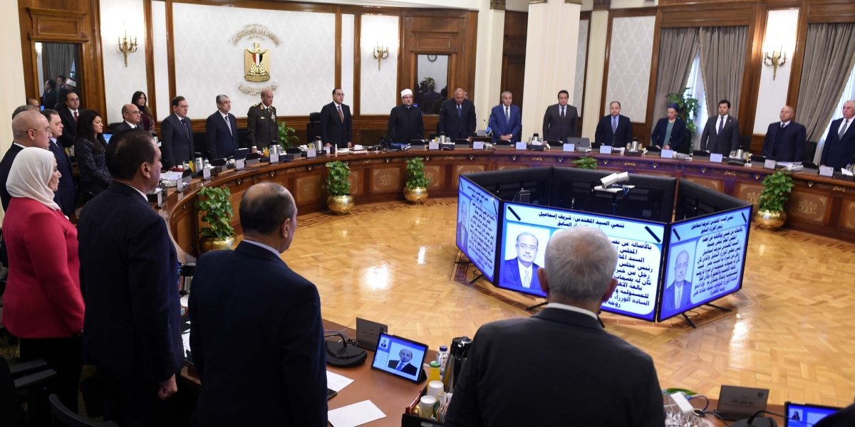 مجلس الوزراء يقف دقيقة حداد على روح المهندس شريف إسماعيل