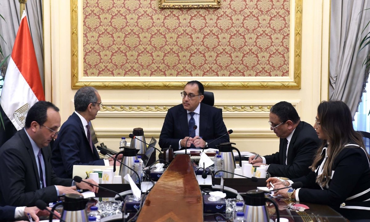 رئيس الوزراء يتابع مع وزير الاتصالات عدداً من المشروعات 