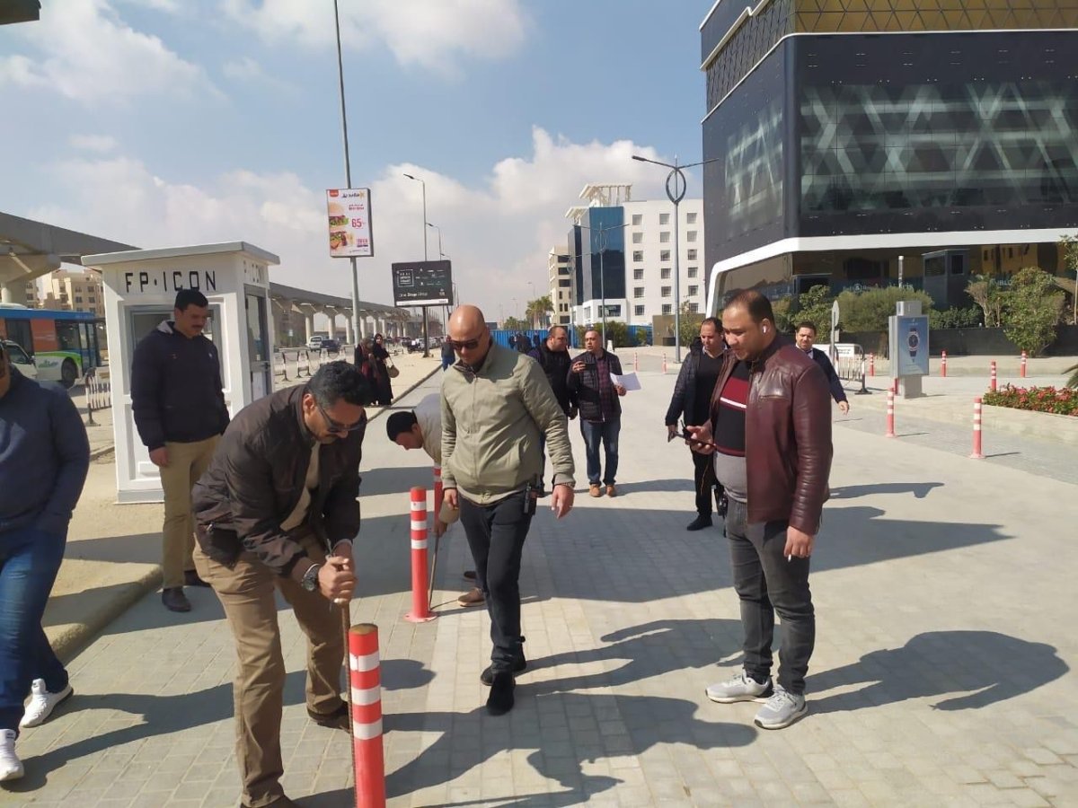 رئيس جهاز مدينة القاهرة الجديدة: حملات مكثفة لرفع الإشغالات وفتح الطرق أمام المارة بالتجمعات الثلاثة بالتنسيق مع الشرطة