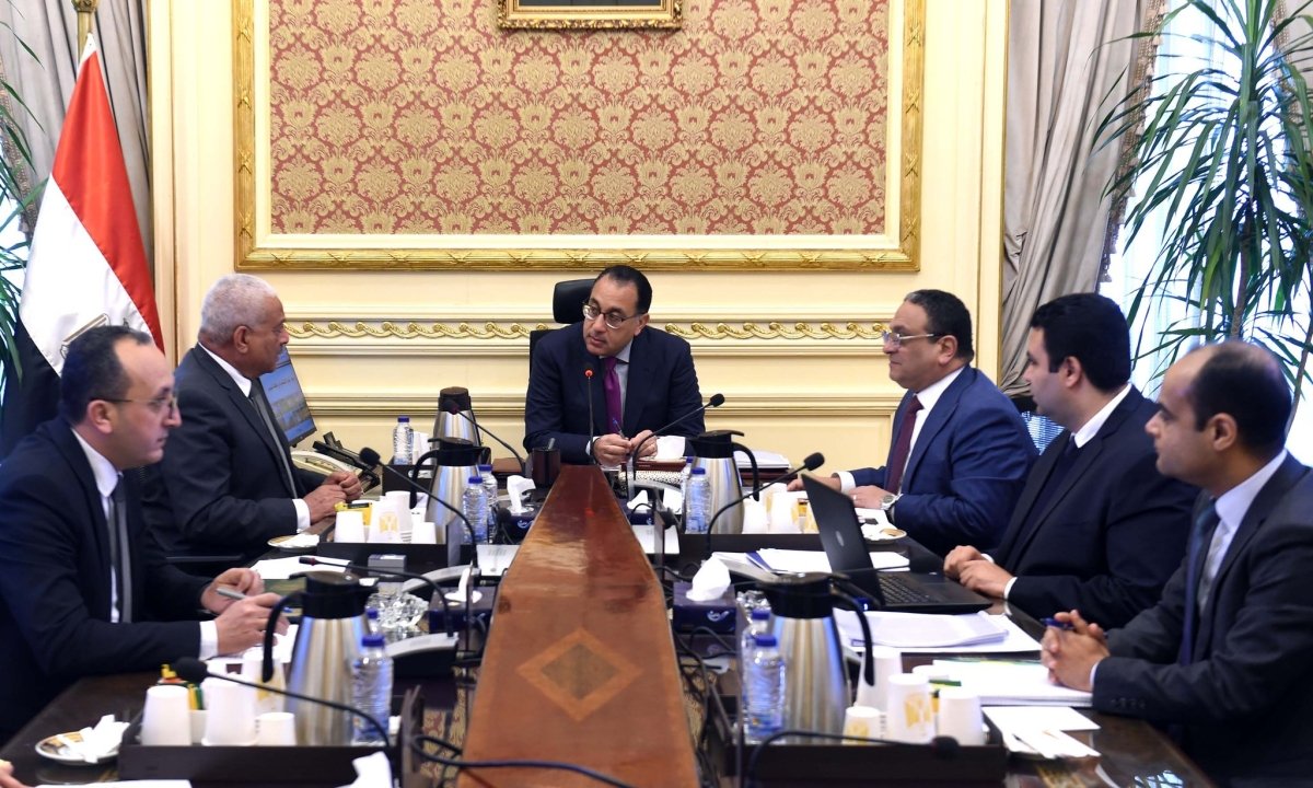 رئيس الوزراء يلتقي محافظ السويس لمتابعة المشروعات وبحث الفرص الاستثمارية