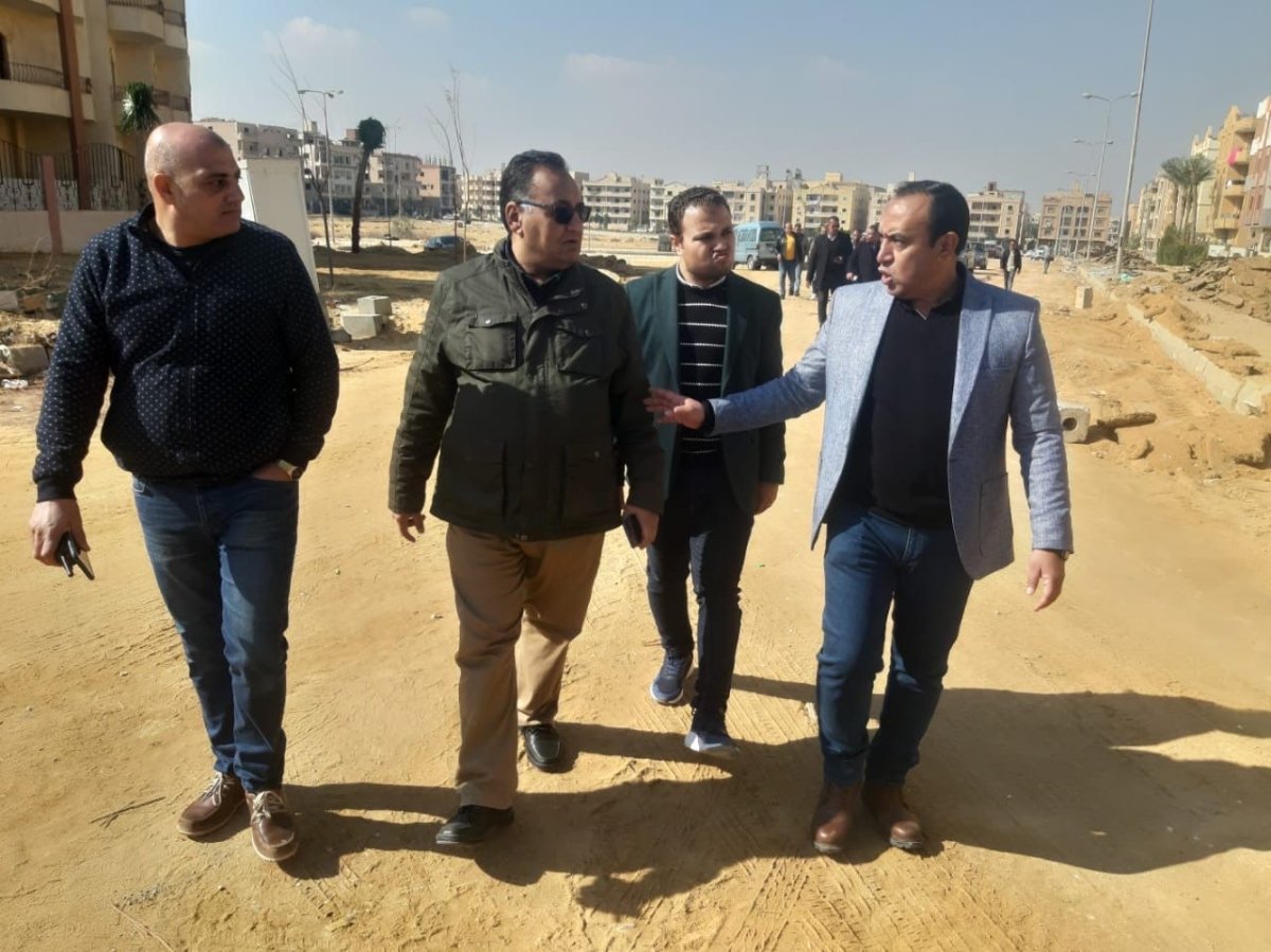 رئيس جهاز مدينة الشروق يتفقد أعمال التطوير ورفع كفاءة الطرق بعدة مناطق بالمدينة