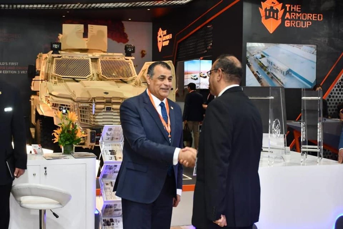 وزير الإنتاج الحربي يتفقد جناح الوزارة بمعرض الدفاع الدولي "IDEX 2023" في الإمارات