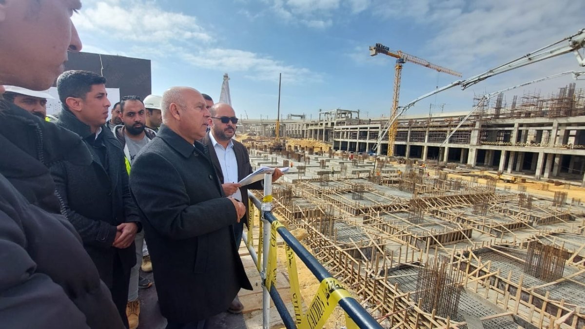 وزير النقل يتابع معدلات تنفيذ المرحلة الثالثة من مشروع القطار الكهربائي الخفيف LRT