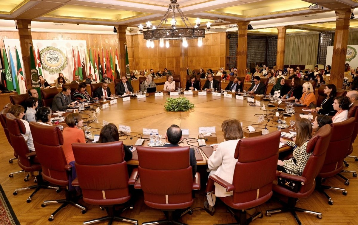 كلمة وزير التجارة والصناعة أمام المؤتمر السنوي الثامن لجمعية سيدات أعمال مصر 21 بالجامعة العربية