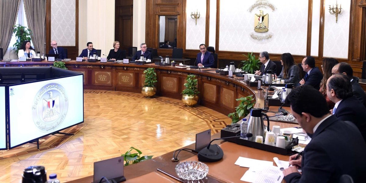 رئيس الوزراء يستعرض مع مسئولي شركة "سكاتك" النرويجية تنفيذ عدد من المشروعات الجديدة  