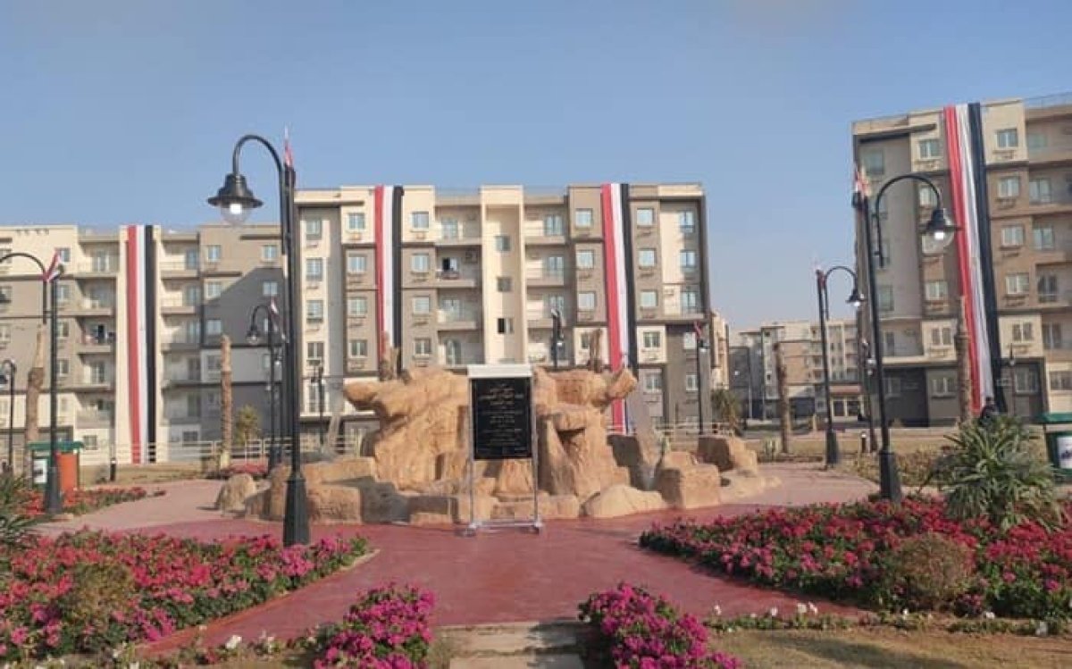 وزير الإسكان يتابع ما يتم تنفيذه من مشروعات بمدينة حدائق أكتوبر