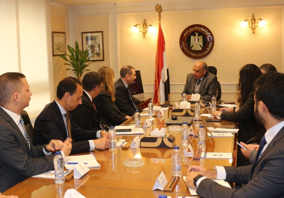 وزير قطاع الأعمال يستقبل وفد البنك الأوروبي لإعادة الإعمار والتنمية لبحث فرص التعاون 