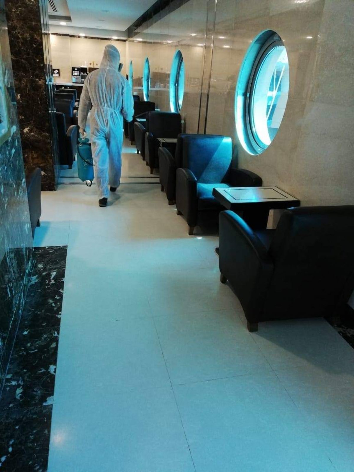 حملات تعقيم موسعة وشامله بالمطارات المصرية ومبني مصر للطيران للصيانة و الأكاديمية المصرية لعلوم الطيران .