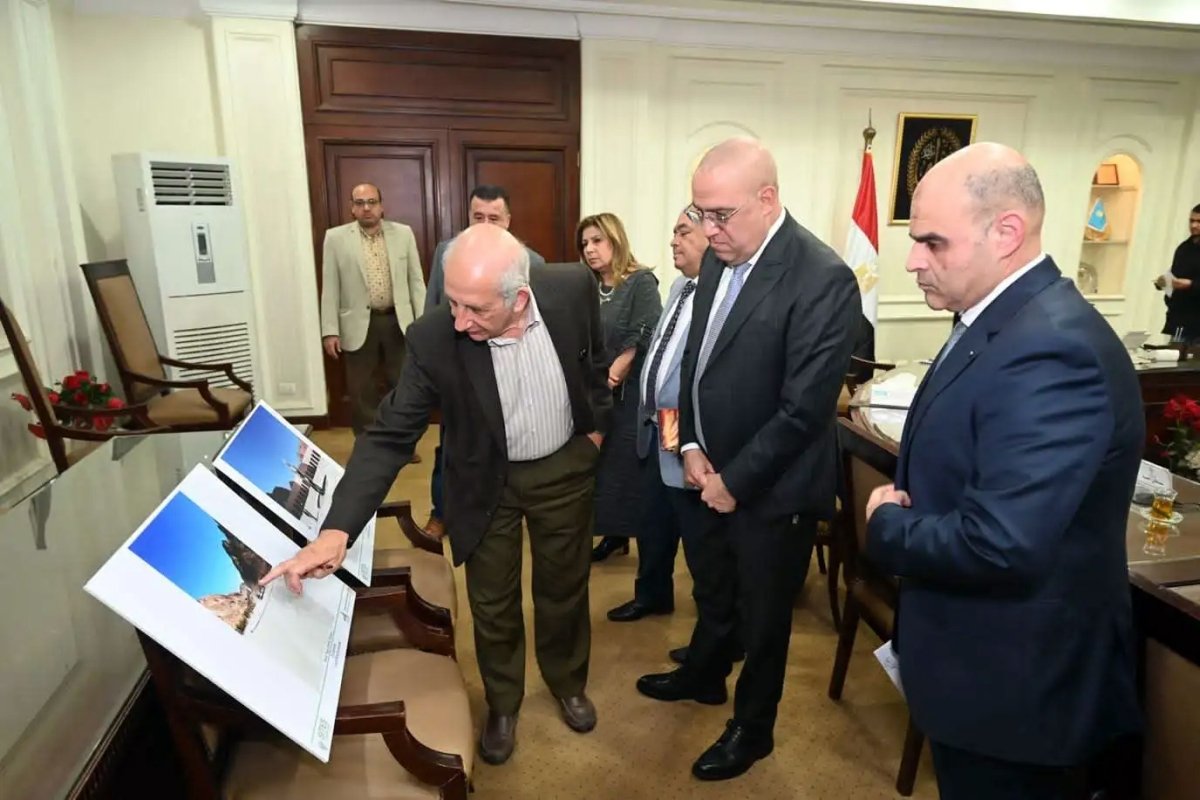 وزير الإسكان يستعرض التصميمات الداخلية للفنادق والنزل البيئي بـ"التجلي الأعظم"