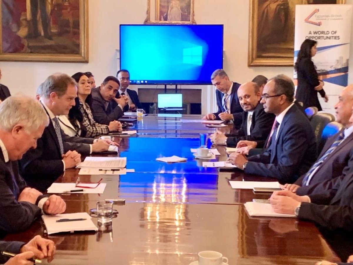 نائب وزير الإسكان يلتقي السفير البريطانى بالقاهرة وبعثة الوفد التجاري لاستعراض أوجه التعاون