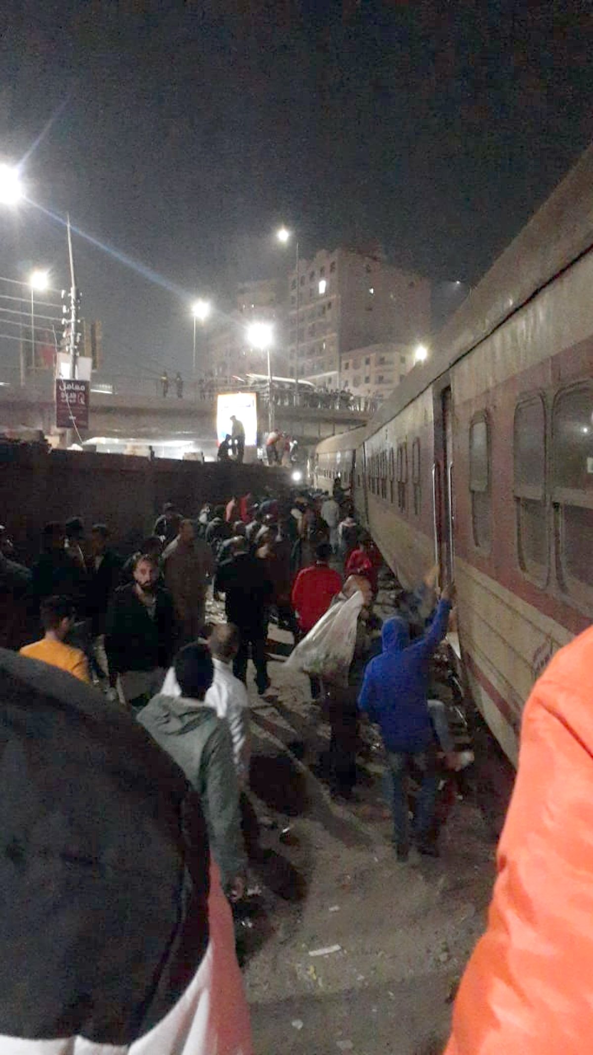 عاجل| "سكك حديد مصر": السائق تجاوز السيمافور المغلق فانحرف عن القضبان