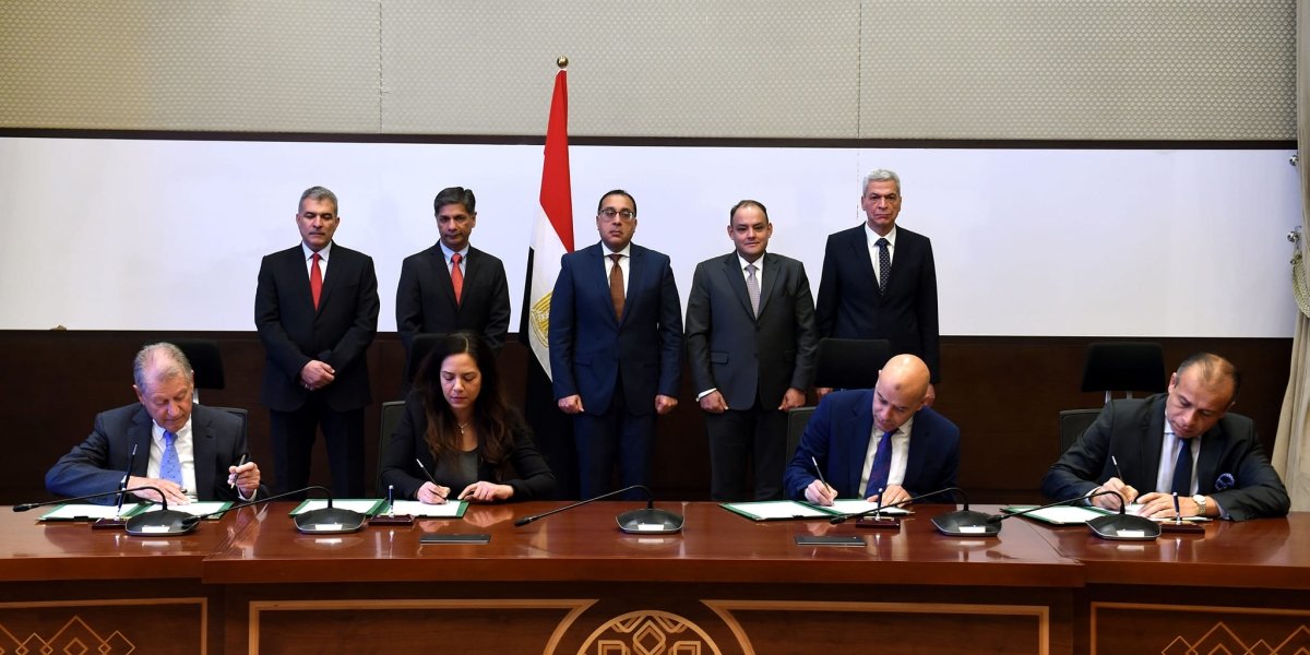 رئيس الوزراء يشهد توقيع خطاب نوايا في مجال التصنيع الطبي