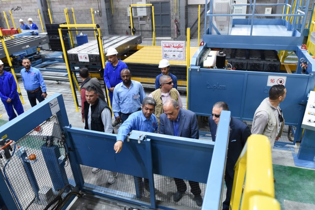  وزير قطاع الأعمال يتفقد مصانع فلنكات القطار السريع وخطوط السكك الحديدية 