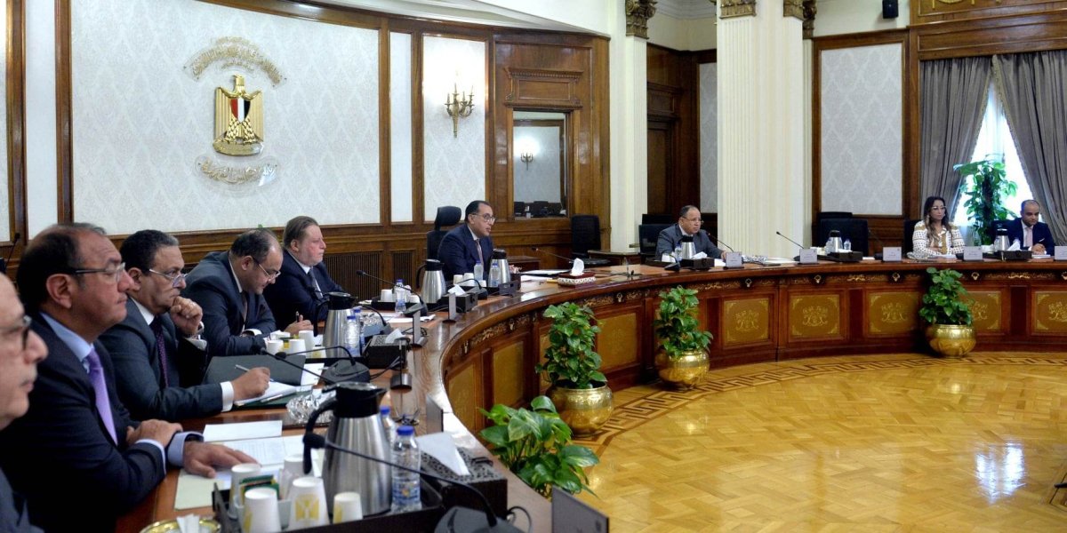 بحضور محافظ البنك المركزي.. رئيس الوزراء يتابع موقف تطبيق منظومة الشحن المسبق ACI""