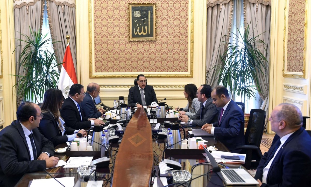 رئيس الوزراء يتابع مع وزير قطاع الأعمال أداء الشركة القابضة للصناعات المعدنية