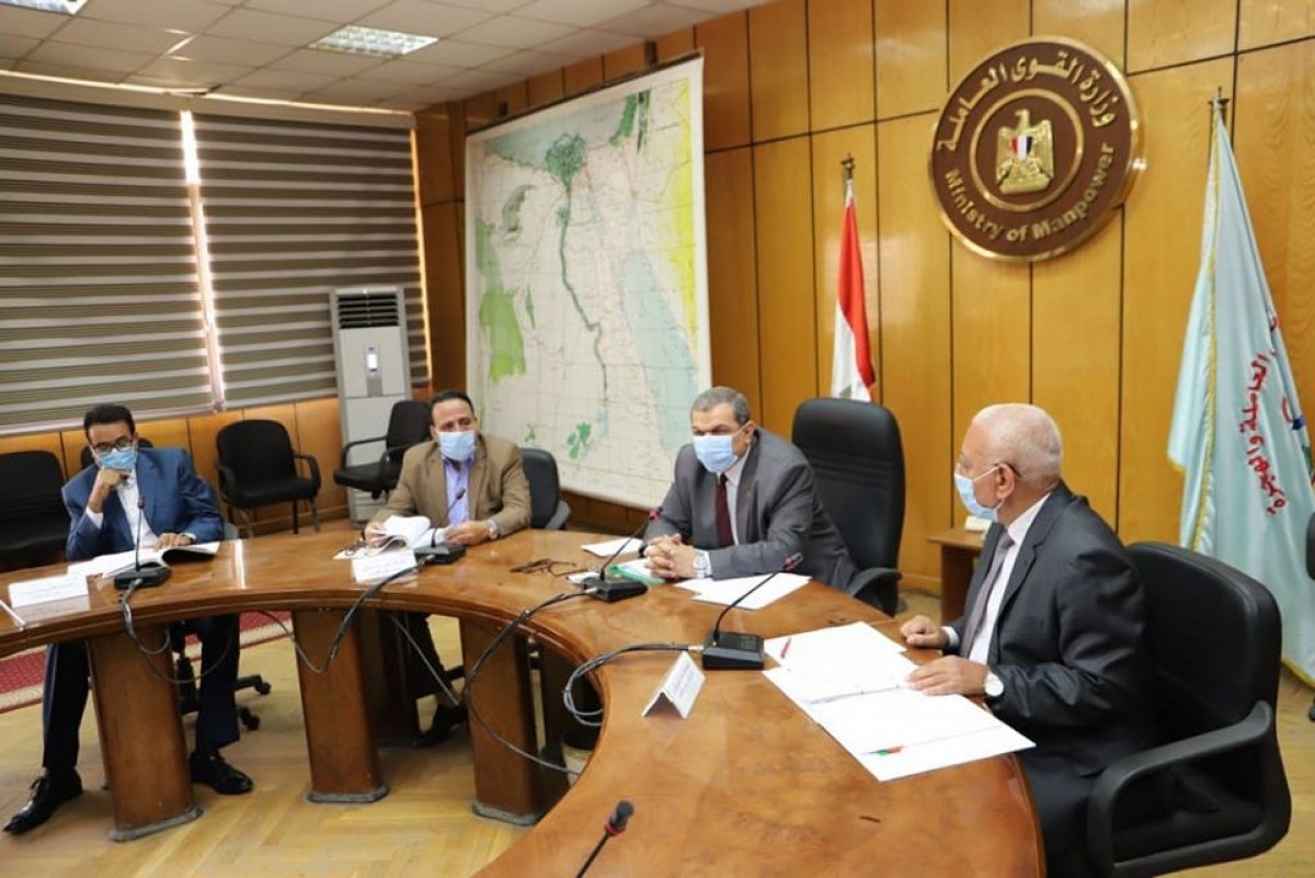 تنفيذا لتوجيهات " السيسي " صرف 163 مليون جنيه لـ 153 ألف من العاملين في 1380 منشأة سياحية 