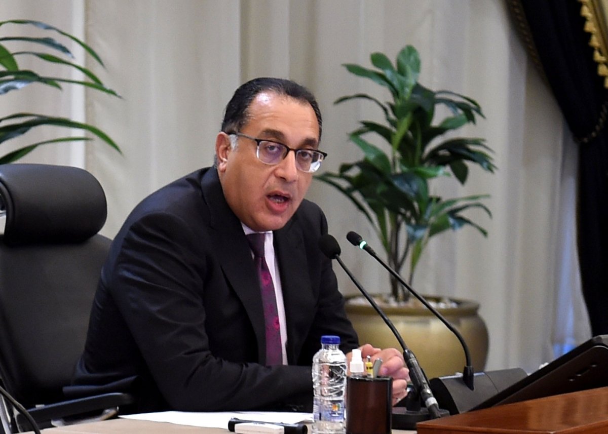 "مدبولي" يستعرض تقريرًا  حول استخدام مقرات مكاتب البريد لتقديم خدمات الشهر العقاري