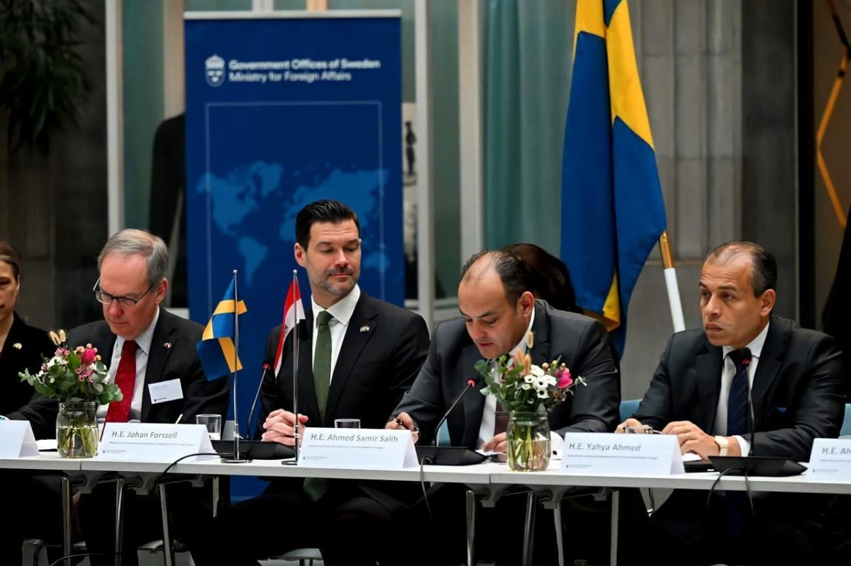 وزير التجارة والصناعة يقوم بزيارة لشركة ايريكسون العالمية ومجموعة  Ahlens لسلاسل السوبر ماركت