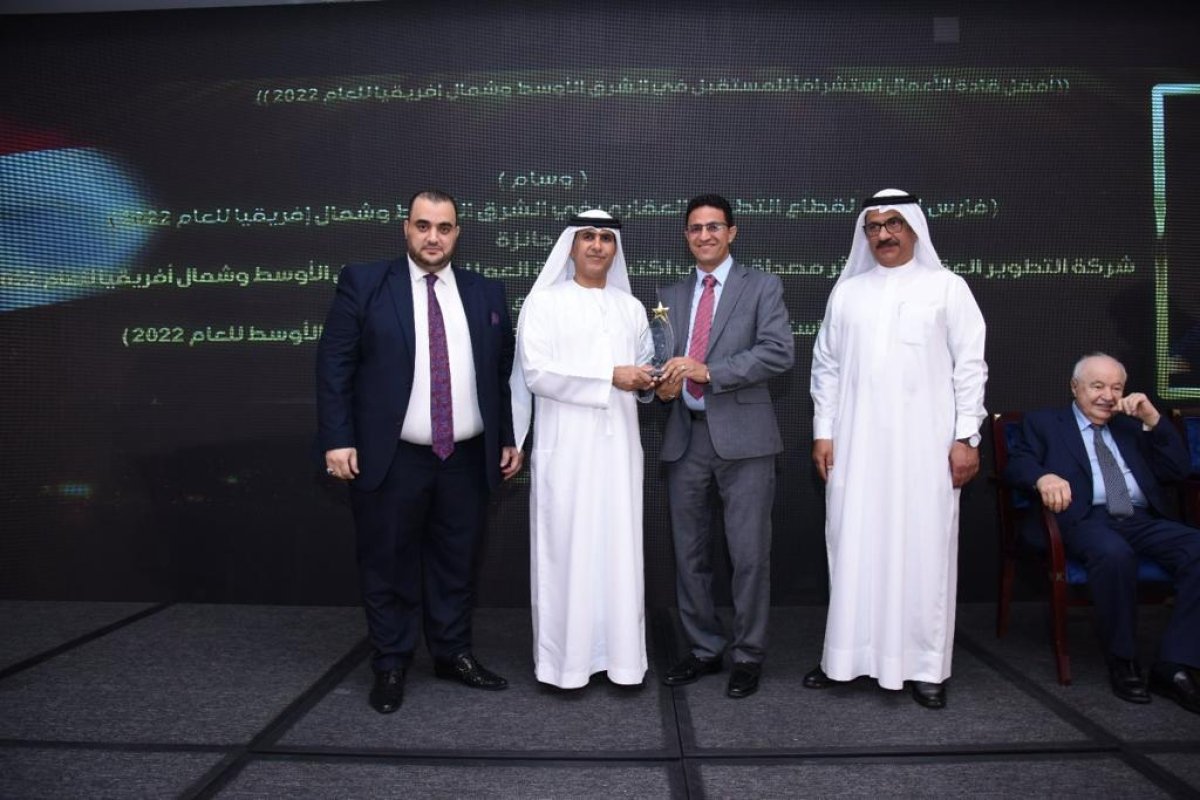 «استثمارات الإماراتية» تكرم الدكتور حميد الرجوي بوسام فارس الإنجاز في قطاع العقارات في الشرق الأوسط وشمال أفريقيا 