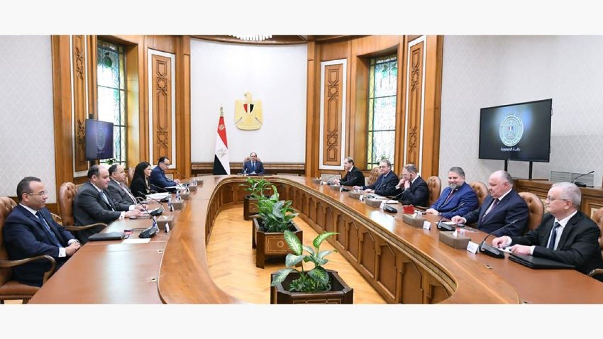 الرئيس السيسي يستقبل وفدًا روسيًا رفيع المستوى