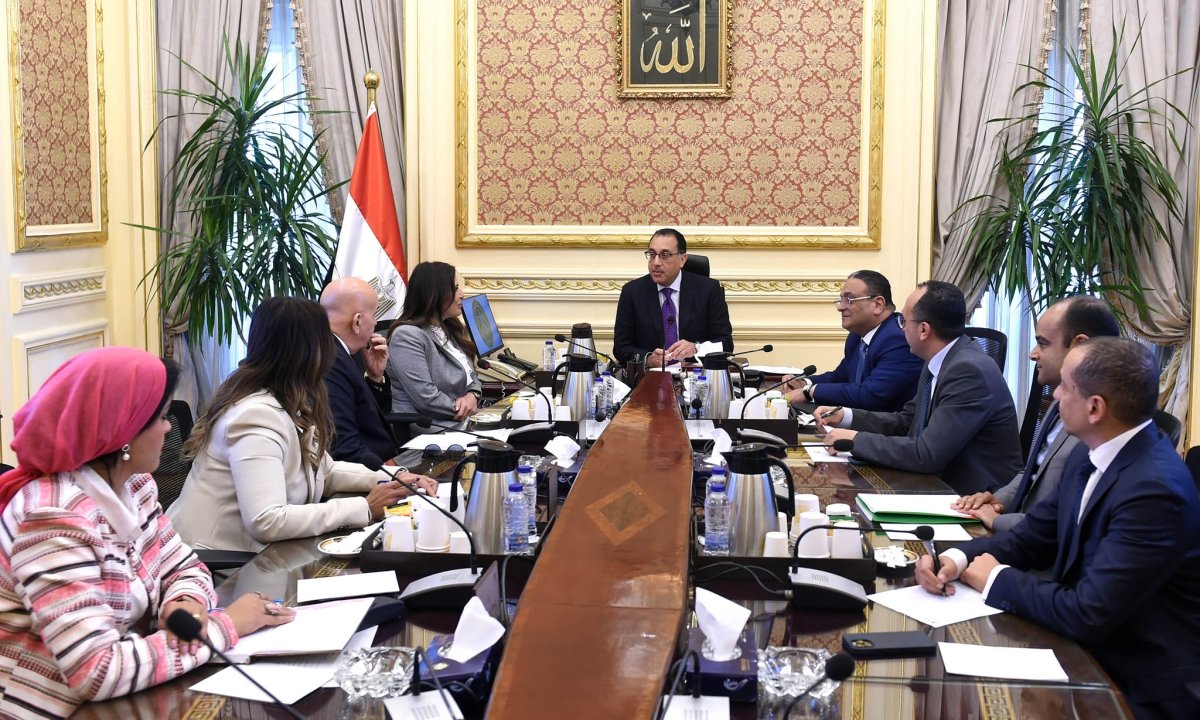 رئيس الوزراء يواصل سلسلة لقاءاته لمناقشة مقترحات برنامج رد الأعباء التصديرية الجديد