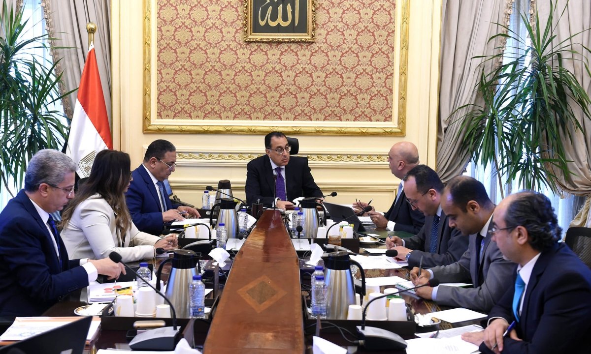 رئيس الوزراء يتابع مع الرئيس التنفيذي لجهاز تنمية المشروعات المتوسطة والصغيرة ومتناهية الصغر التوجهات المستقبلية
