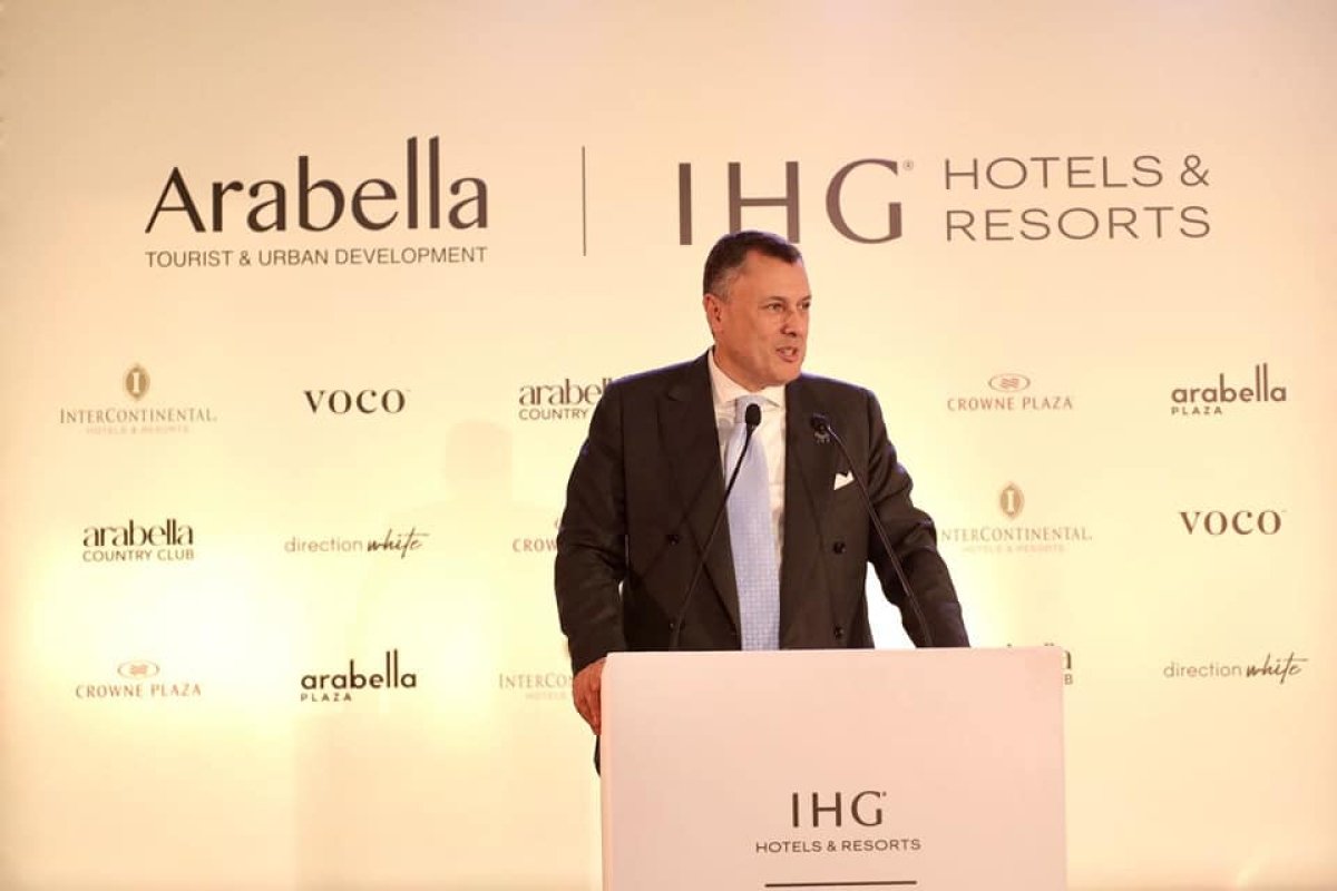 وزير السياحة والآثار يشهد توقيع عقود إدارة وتشغيل لثلاث فنادق جديدة بالساحل الشمالي والقاهرة الجديدة